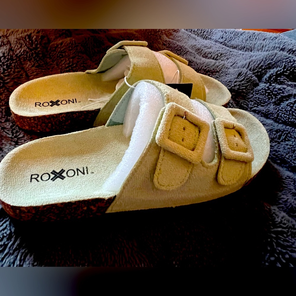 CUTE! Pastel Green Suede Double buckle Sandals Sz 8